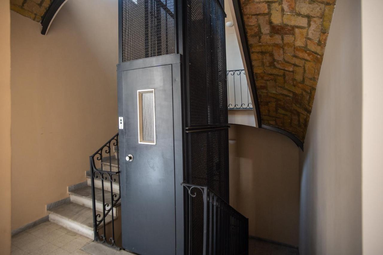 Newly Renovated By The Vatican Apartment Rom
